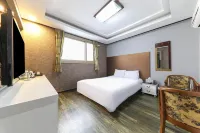 Jeju Pool House Hotels near Gujwa