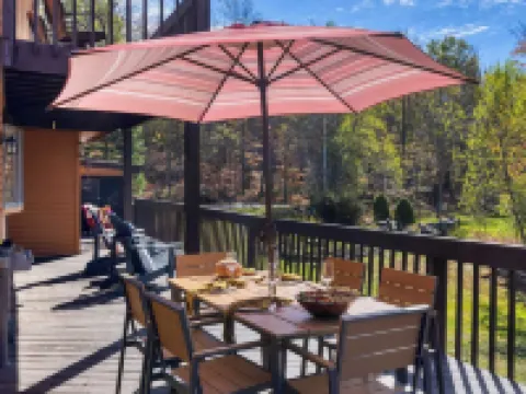 Secluded Retreat w/ Pool, Hot Tub, Fire Pit, Views Windham Mountain House Hotéis em Windham