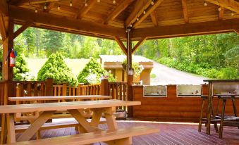 Timber Wolf Resort & Jeep Rentals