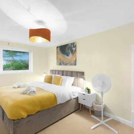 Modern 2 Bedroom Apt in Broadlands Court