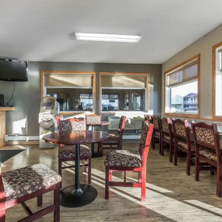 Empire Inn & Suites