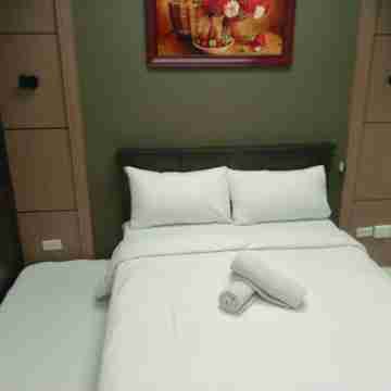 Cozy Manila Condo Retreat with Shared Pool Others
