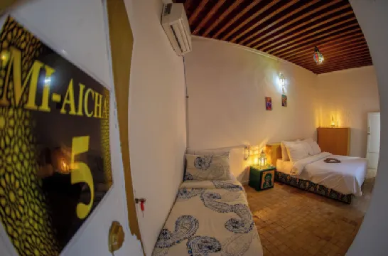 リヤド モハマディア カラウィーイーン大学周辺のホテル