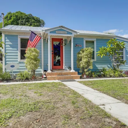 3 Mi to Jensen Beach: Pet-friendly Getaway w/ Yard
