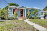 3 Mi to Jensen Beach: Pet-friendly Getaway w/ Yard - 3 estrellas