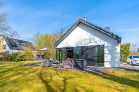 Luxurious 6-person Holiday Home Located on the Edge of the Forest