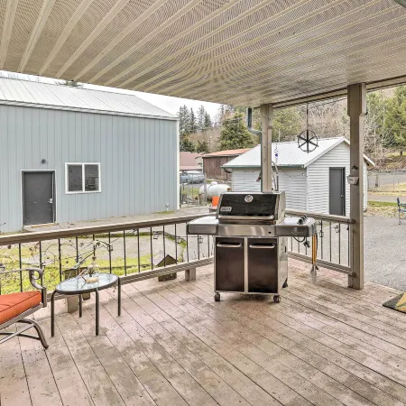 Kooskia Sanctuary w/ Patio, Fire Pit & Grill!