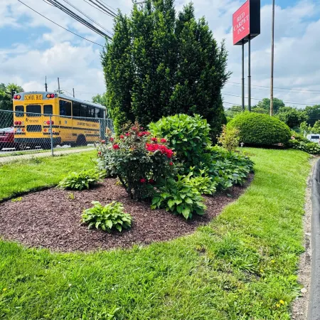 Red Carpet Inn - Stamford