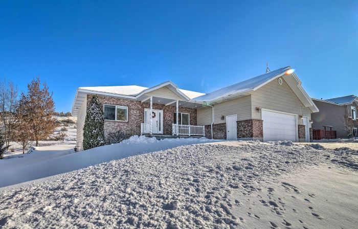 Spacious Idaho Home Ski, Hike, and Fish!