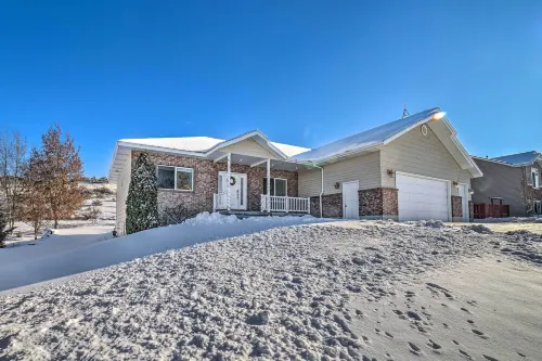 Spacious Idaho Home Ski, Hike, and Fish!