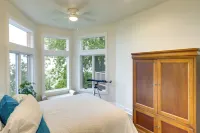 Sheboygan Getaway w/ Deck + on-Site Lake Access! - balcony