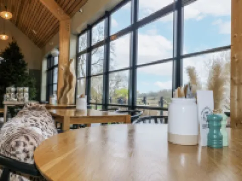 スクワレルズネスト オークハムのホテル