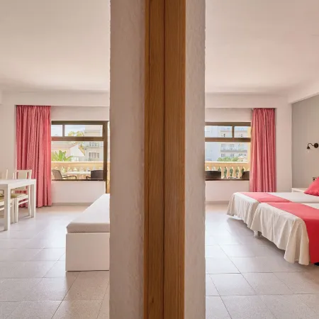 Apartamentos Isla Del Sol Отели рядом с достопримечательностью «Конгресс-центр Пальмы»