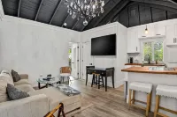 Pet Friendly- Fenced Yard - Walk to Las Olas - 4 Miles to the Beach!