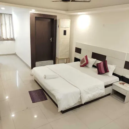 Raj Mahal Rooms & Banquet Hall