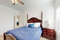 4BR Lakefront Retreat w/ Furnished Deck, Dock - 3 tähden