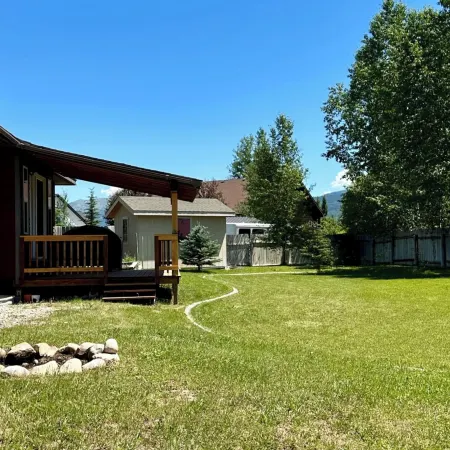 4BR Mtn View Home w/ Grill, Patio, Wood Stove