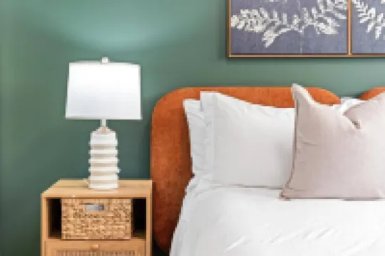 Sleek & Urban 1 Bed 1 Bath with Gym, Wi-fi & Patio