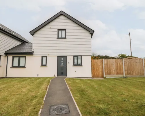 11 Parc Delfryn Hotels in Llanfair-Mathafarn-Eithaf