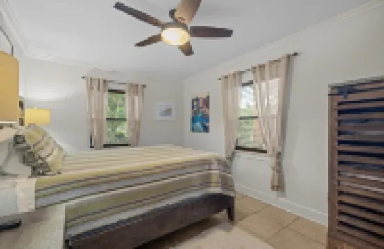 LOCATION! COZY COMFORT 2 BLOCKS FROM PARK AVE W POOL, HOT TUB AND GRILL STATION!