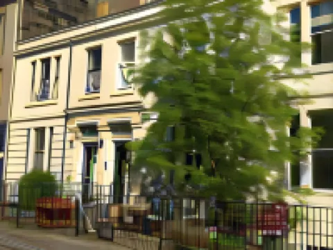 Glasgow House Hotels near University of Glasgow