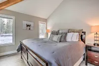 Modern Sunriver Home w/ Hot Tub: Ski, Hike & Bike! - Spa