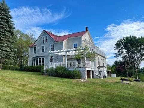 Fabulous cozy farmhouse on a Hudson Valley mountaintop