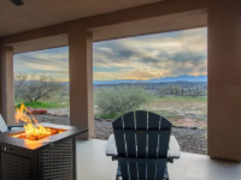 Winery Cottage Near Sedona • Sauna • Hot Tub • Views Hotels in Cornville