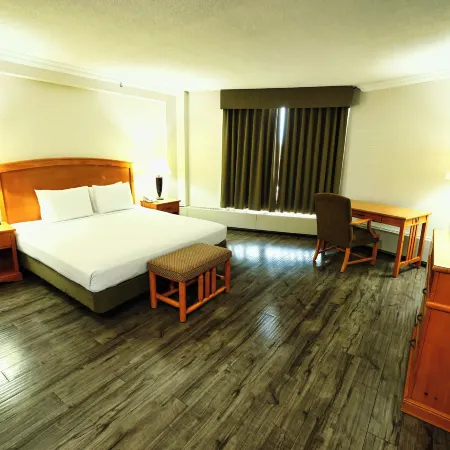 Continental Inn & Suites Отели рядом с достопримечательностью «Торговый центр West Edmonton Mall»