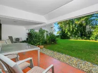 Roydon Beachfront Apartments Hotels in Trinity Beach