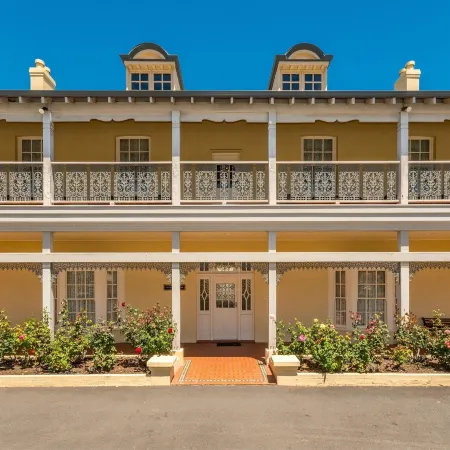 Clifton Motel & Grittleton Lodge