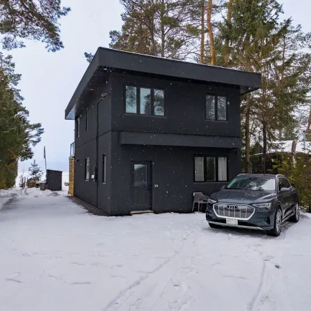 Luxury Waterfront Retreat | Casa Del Capo | Sauna, EV, Pizza Oven & Lake Views