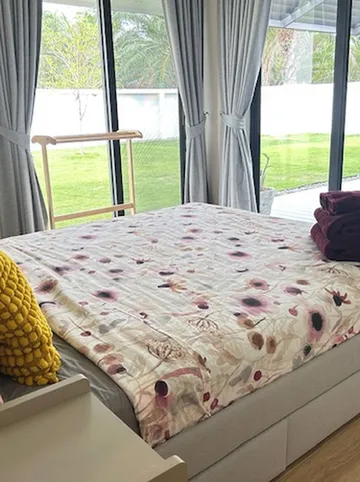 รูปภาพของLuxurious Bed & Breakfast Stay in Unique Villa