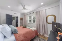 Luxury Downtown with Parking Near Wec Springs, Forest and Santos Trailhead