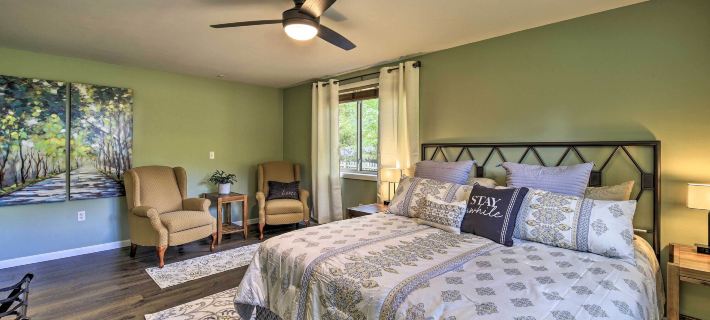 Updated Ranch-Style Home w/ Scenic Deck, Pond Hoteles en Condado de Sullivan