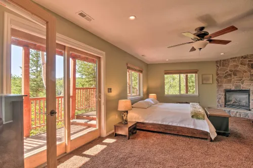 < 1 Mi to Brian Head Resort: Mtn-View Gem w/ Deck - balcony