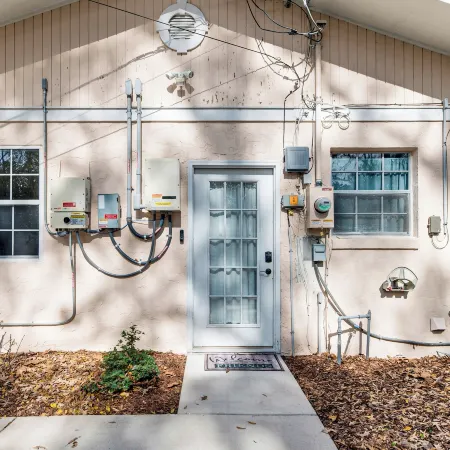 5 Mi to Silver Springs State Pk: Gem w/ Game Room!