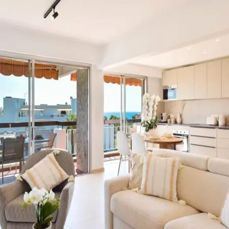 Apartment in Golfe-Juan with Sea View