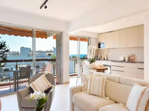 Apartment in Golfe-Juan with Sea View