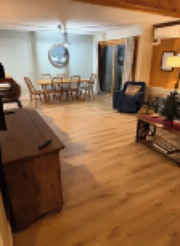 Cozy townhome sleeps 10 in the heart of it all. Minutes to multiple ski resorts