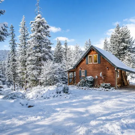 Raven Haven Lodge 2 Bedroom Home by RedAwning