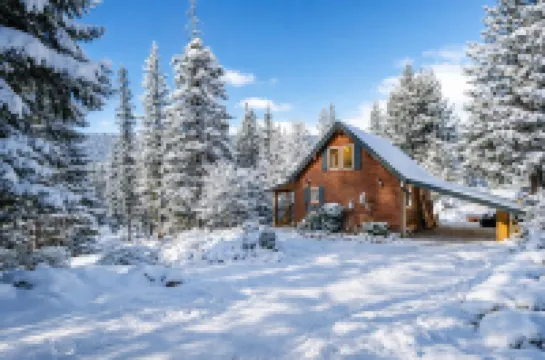 Raven Haven Lodge 2 Bedroom Home by RedAwning