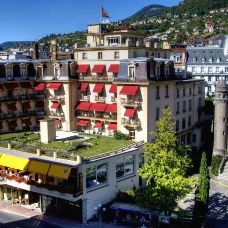 J5 Hotels Helvetie & la Brasserie Отели рядом с достопримечательностью «Mountain Studio»