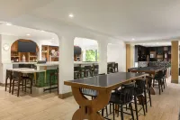 Hilton Garden Inn Monterey - bar