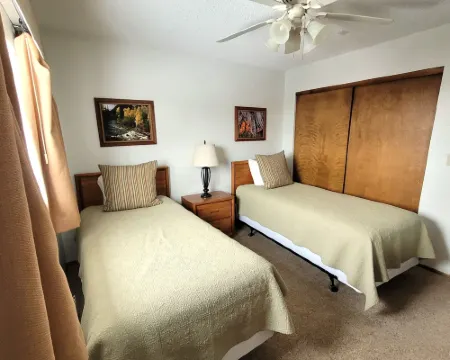 パインズ アット メドウ リッジ フレイザーのホテル