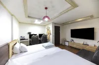 Gwangju Sangmu CF - Bintang 3