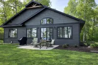 Fox's Den Fence Lake Home - Private with Lake View - Boutique