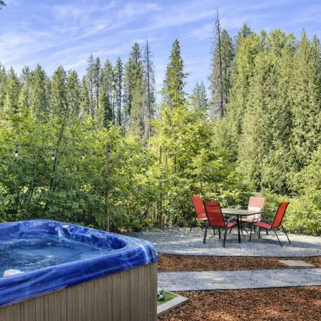 Rivers Edge 2 Bedroom Home by NW Comfy Cabins by RedAwning