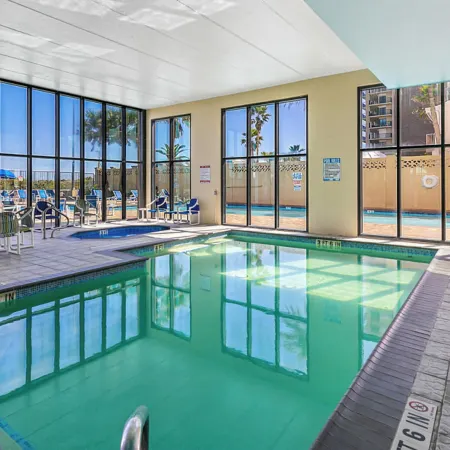 Beachfront Corner 3Br: Suntide III - Unit 910 Отели в г. Аддисон