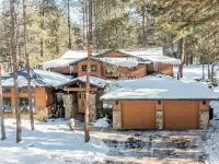 Base Camp by AvantStay Magical Cabin w Sauna Hot Tub Close to Snow Golf Hotels in Sunriver